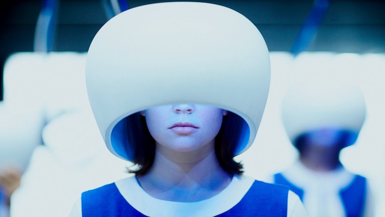 Wynalazek: Kultowe Niskobudżetowe Sci‑Fi z Zawrotem Akcji, o Którym Nadal Się Dysputuje